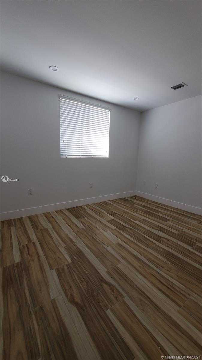 Small Image of 3677 THOMAS AVE, Miami Number 20
