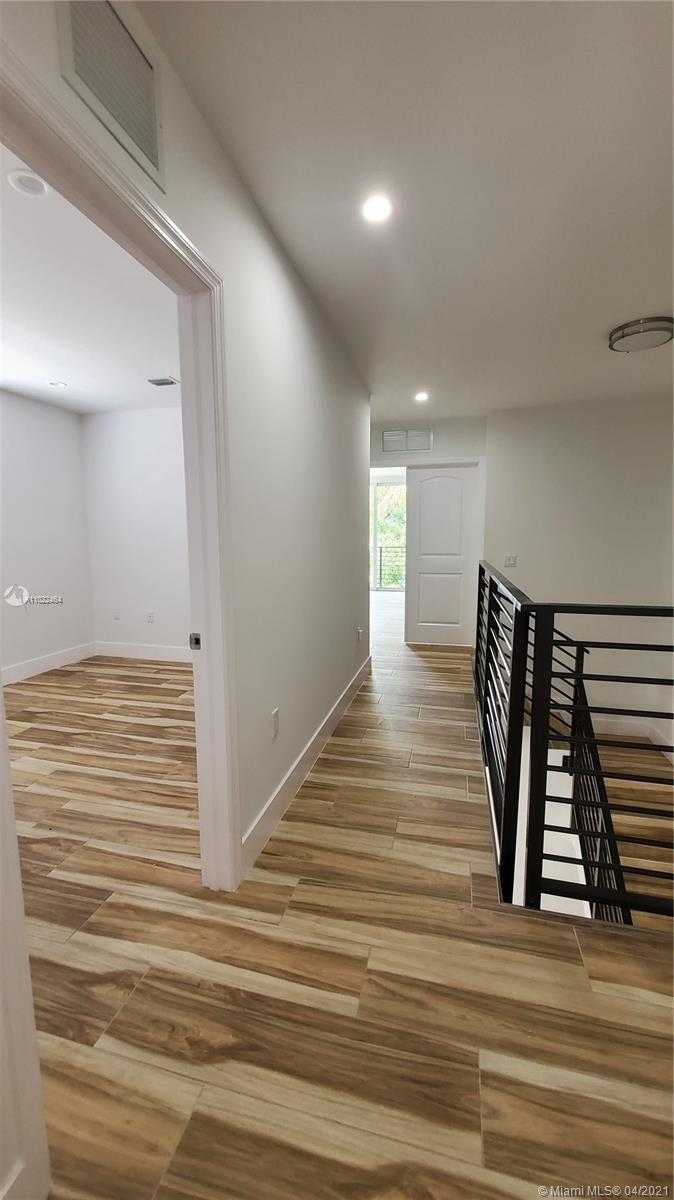 Small Image of 3677 THOMAS AVE, Miami Number 21