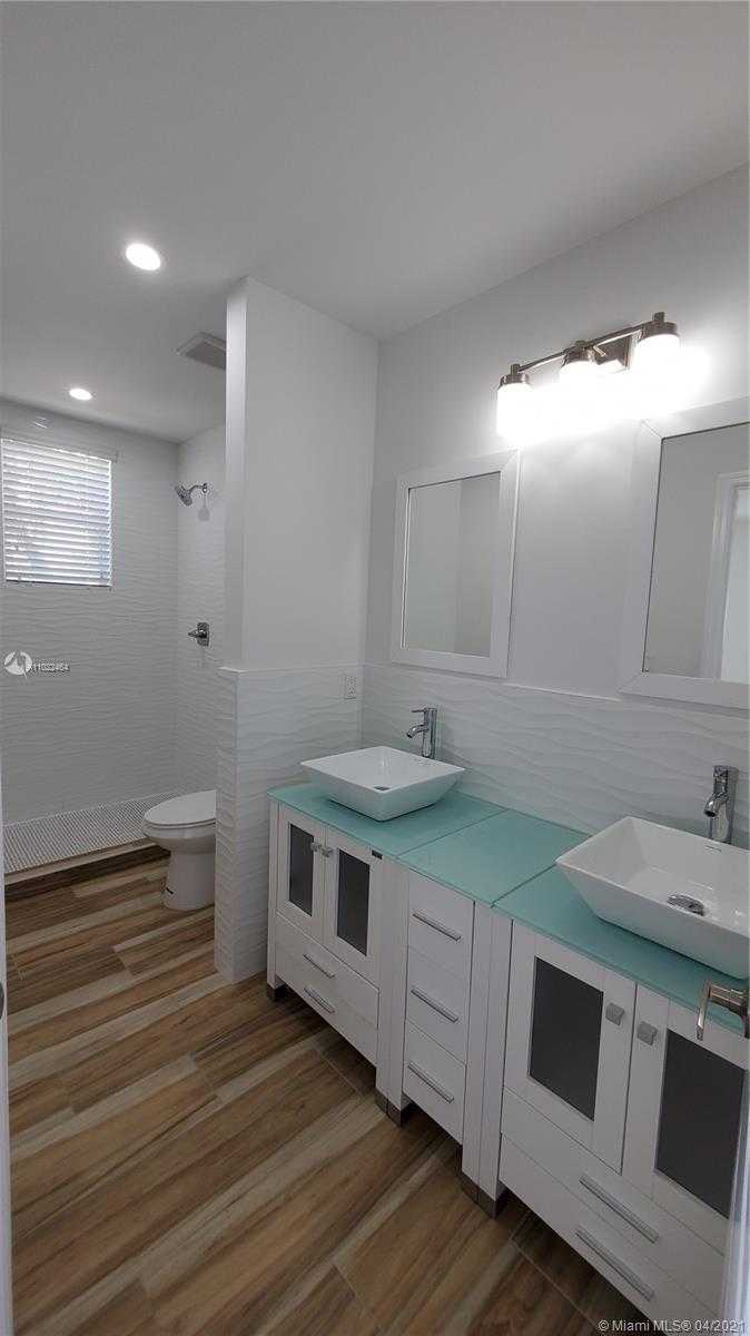 Small Image of 3677 THOMAS AVE, Miami Number 23