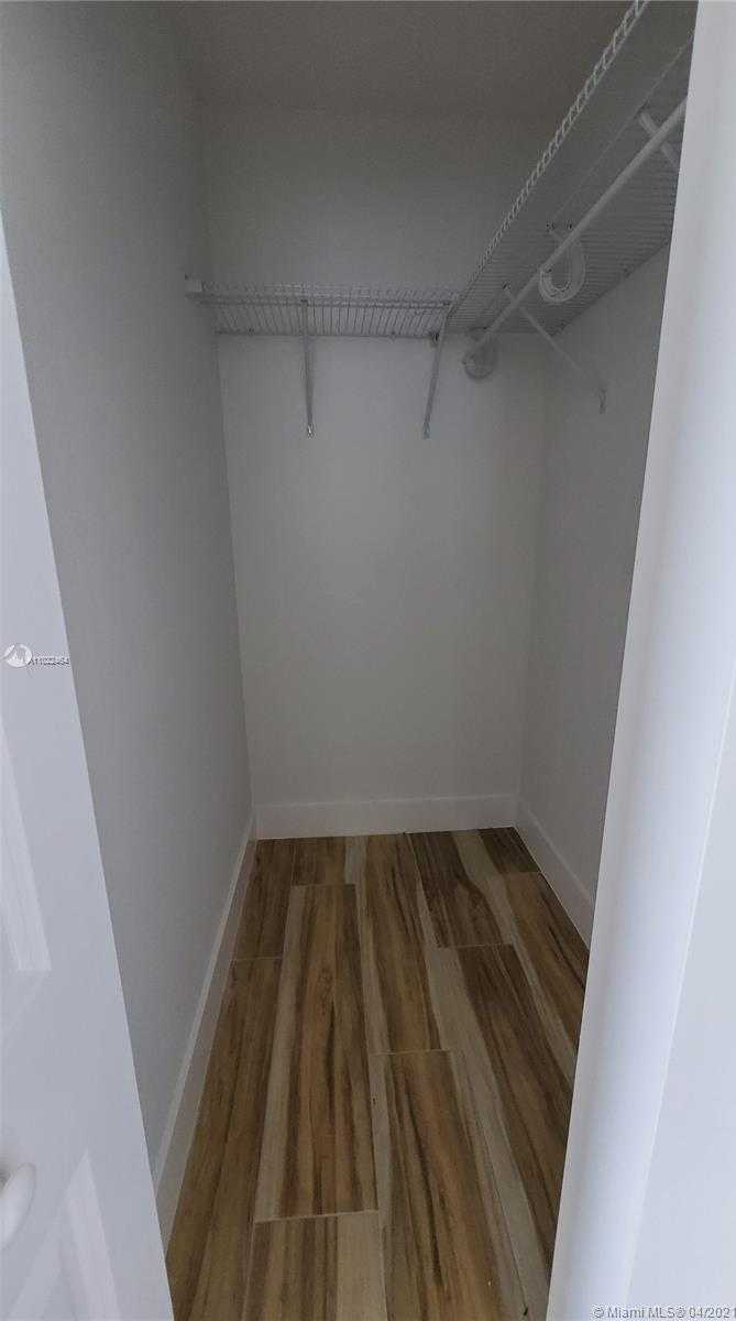 Small Image of 3677 THOMAS AVE, Miami Number 25