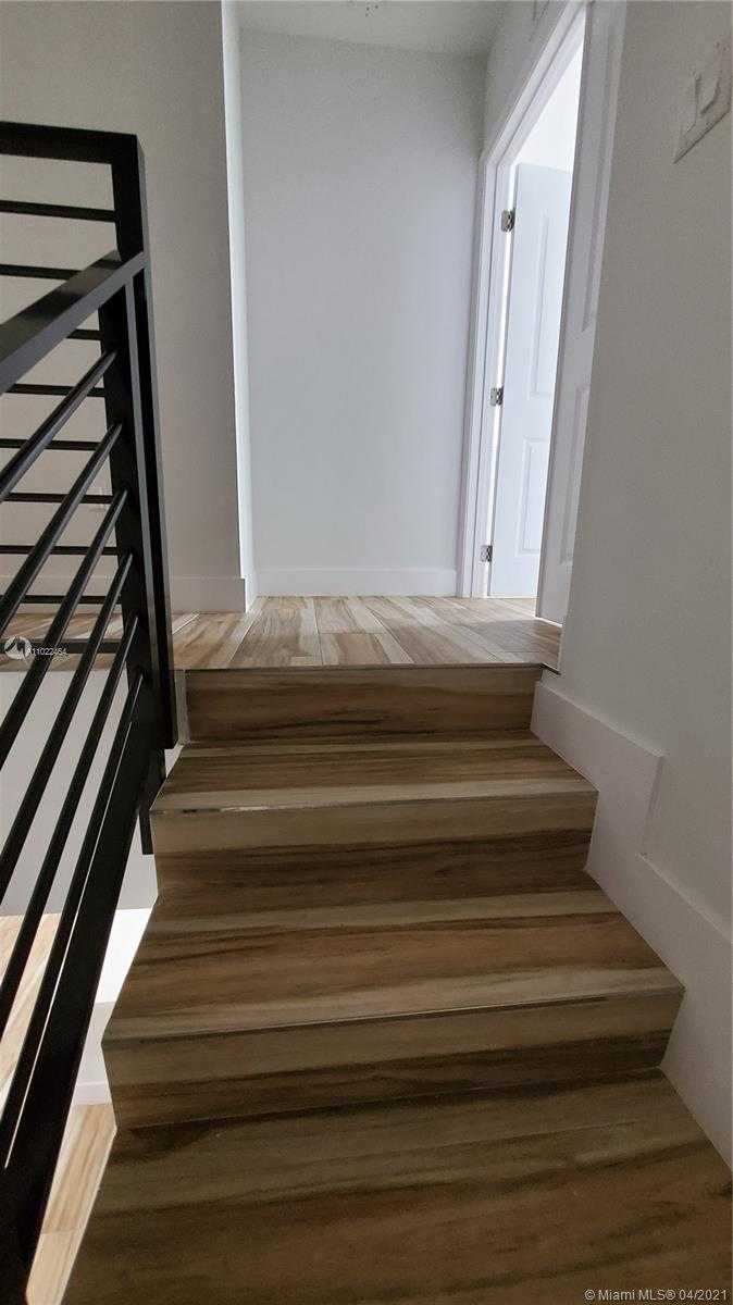 Small Image of 3677 THOMAS AVE, Miami Number 27