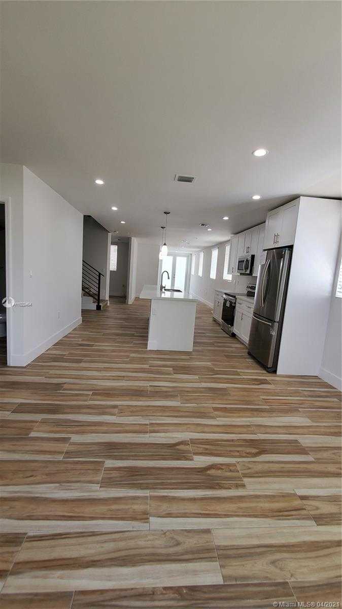 Small Image of 3677 THOMAS AVE, Miami Number 30