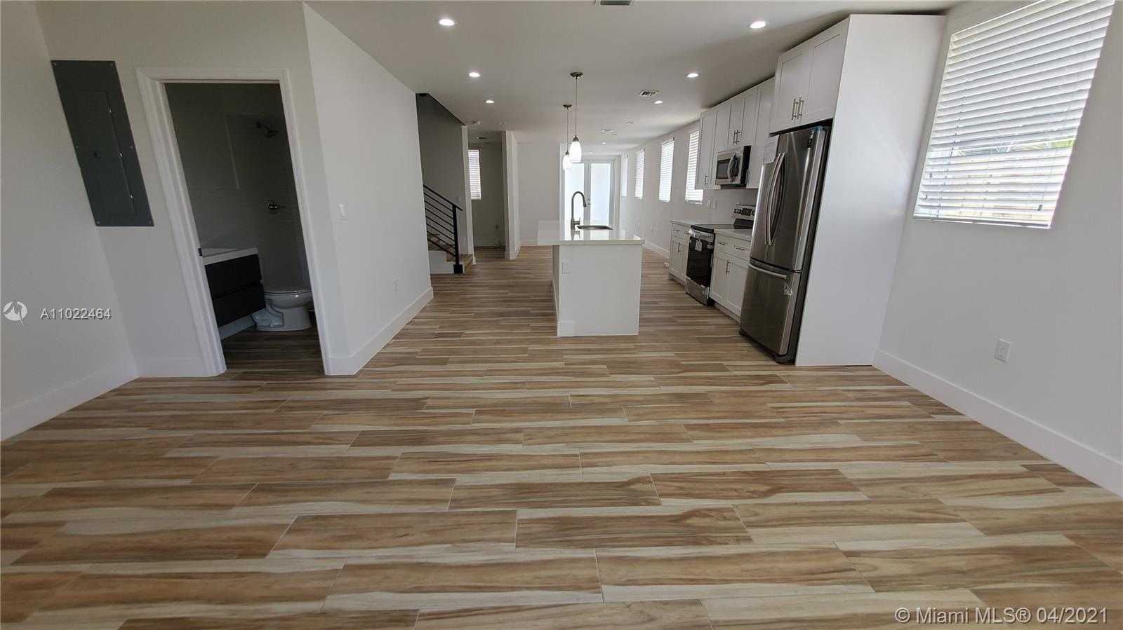 Small Image of 3677 THOMAS AVE, Miami Number 4