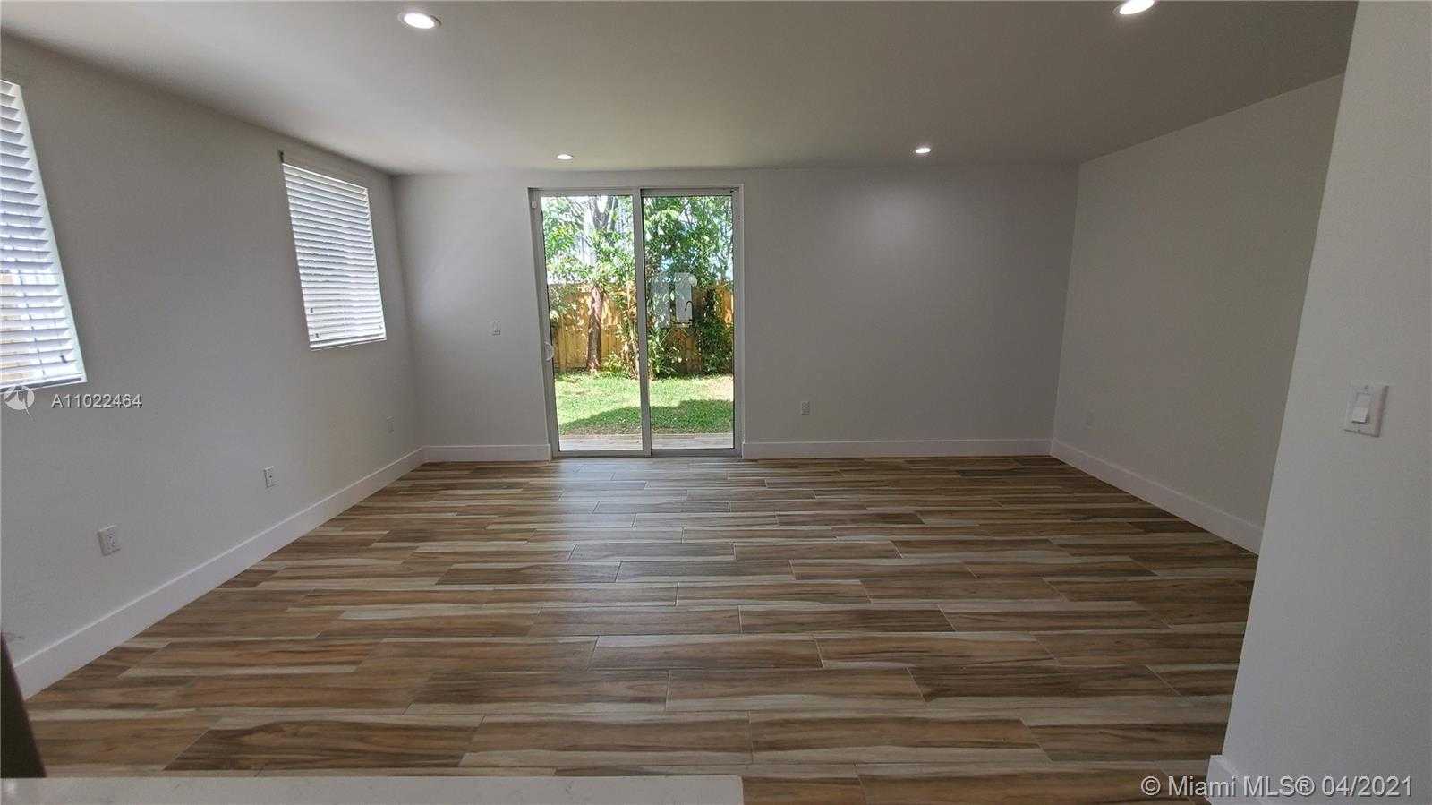 Small Image of 3677 THOMAS AVE, Miami Number 5