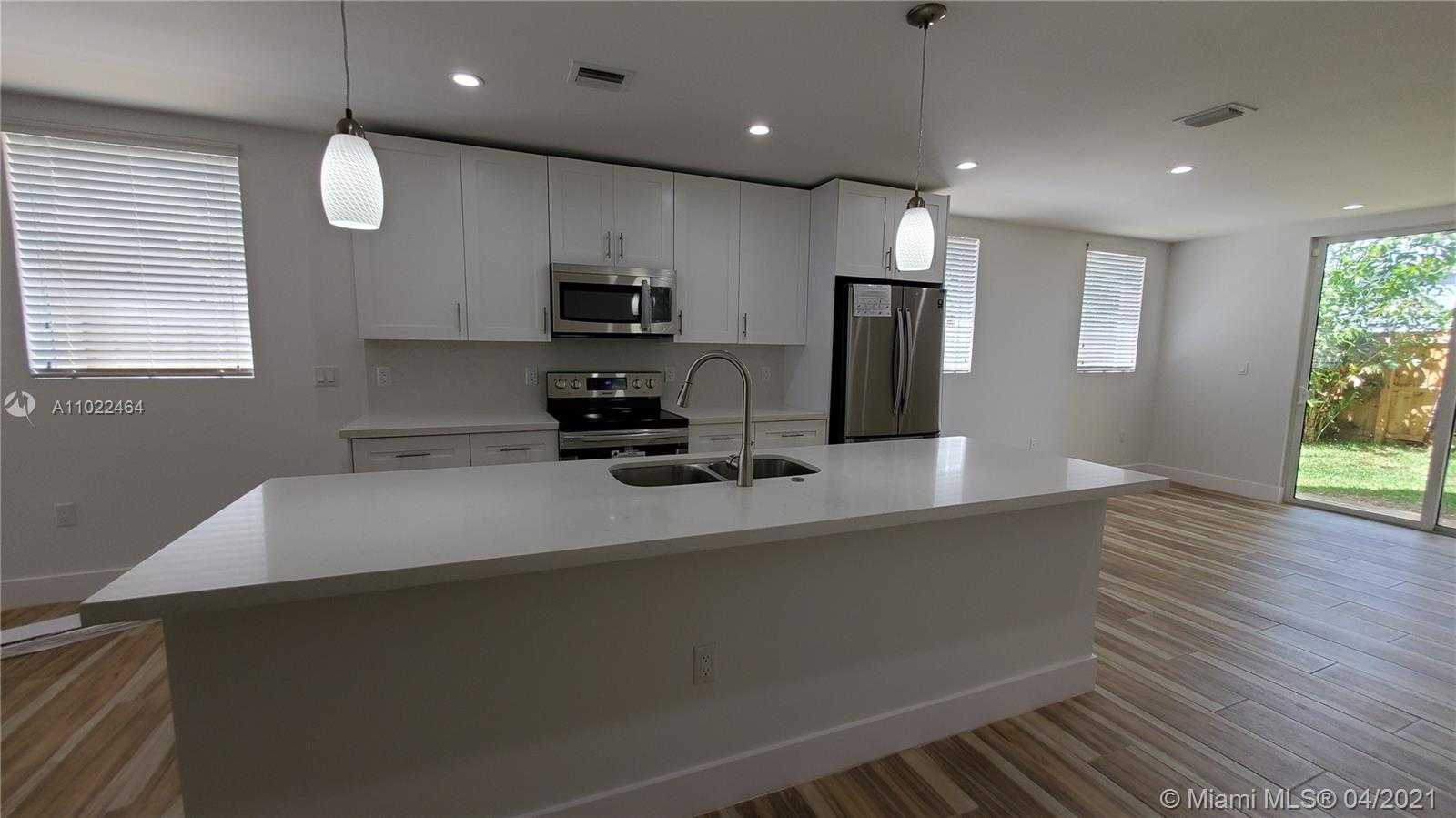 Small Image of 3677 THOMAS AVE, Miami Number 7