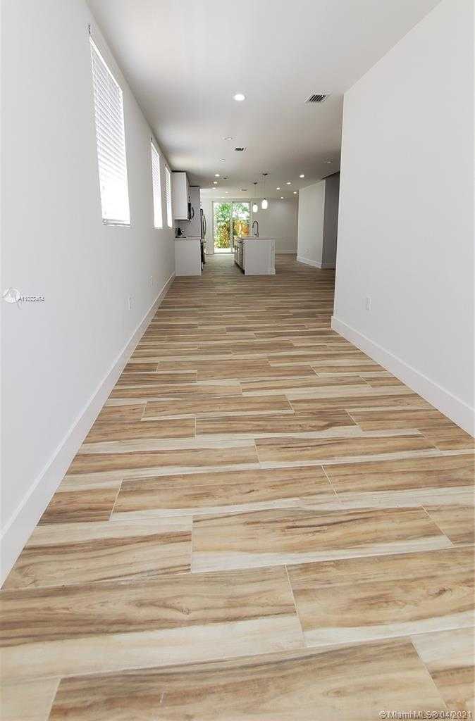 Small Image of 3677 THOMAS AVE, Miami Number 8
