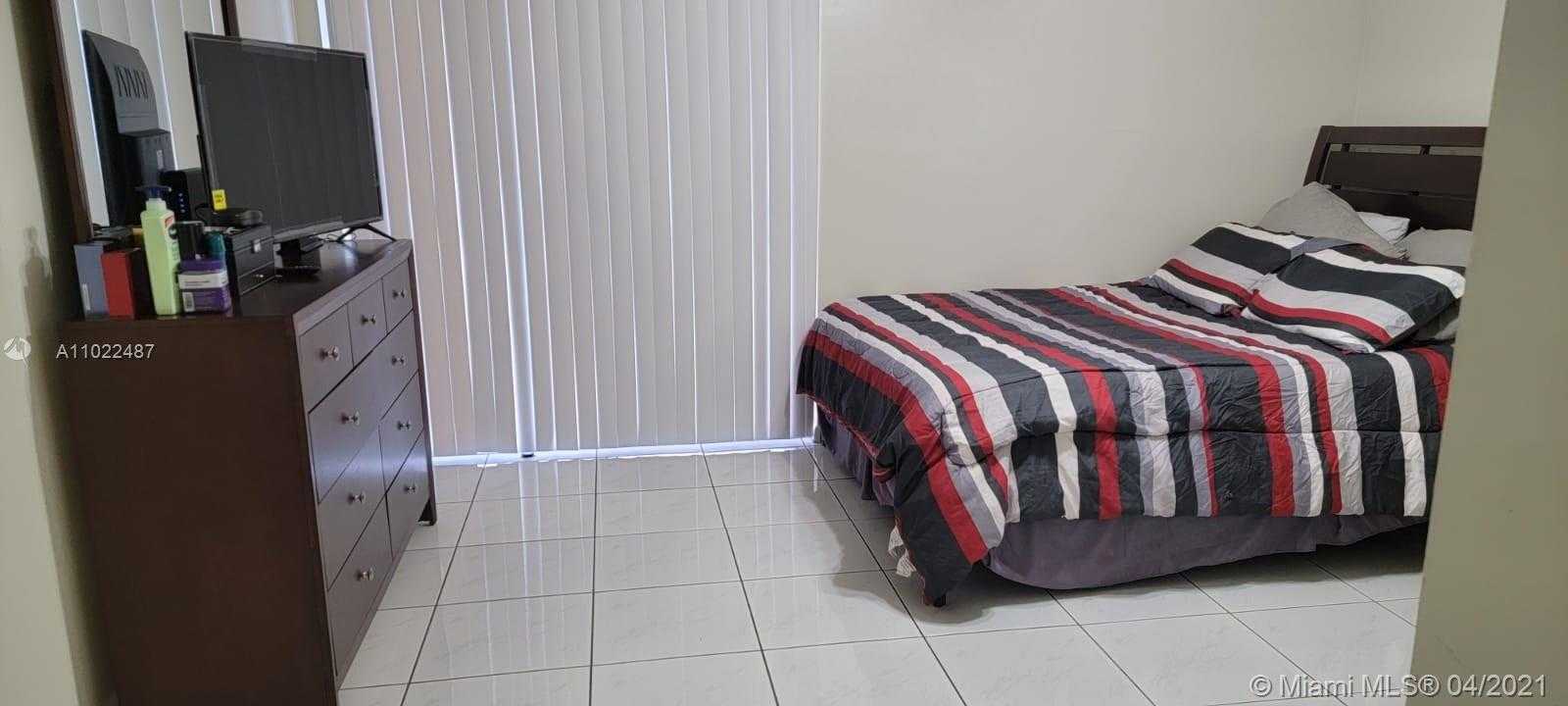 Small Image of 8550 NORTH SHERMAN CIR #104, Miramar Number 13