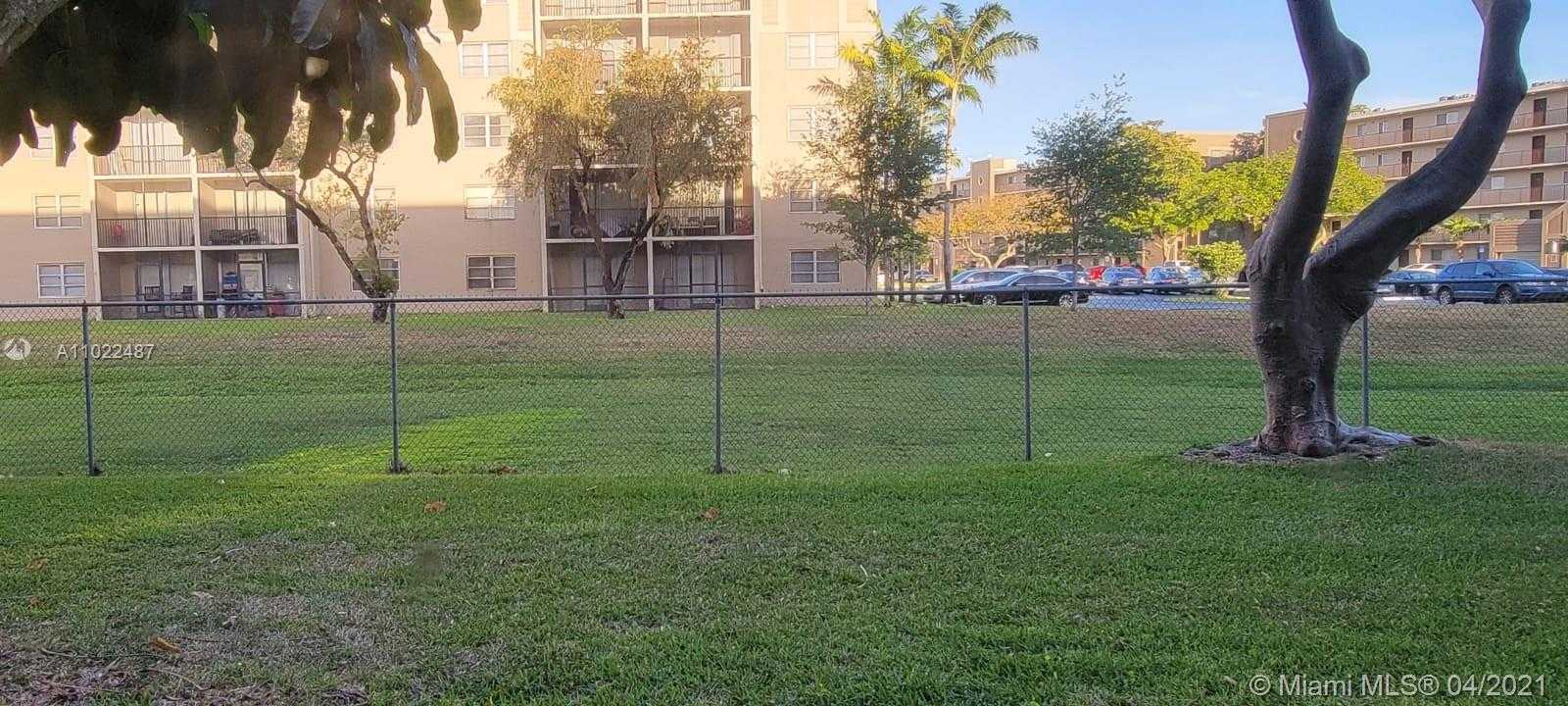 Small Image of 8550 NORTH SHERMAN CIR #104, Miramar Number 14