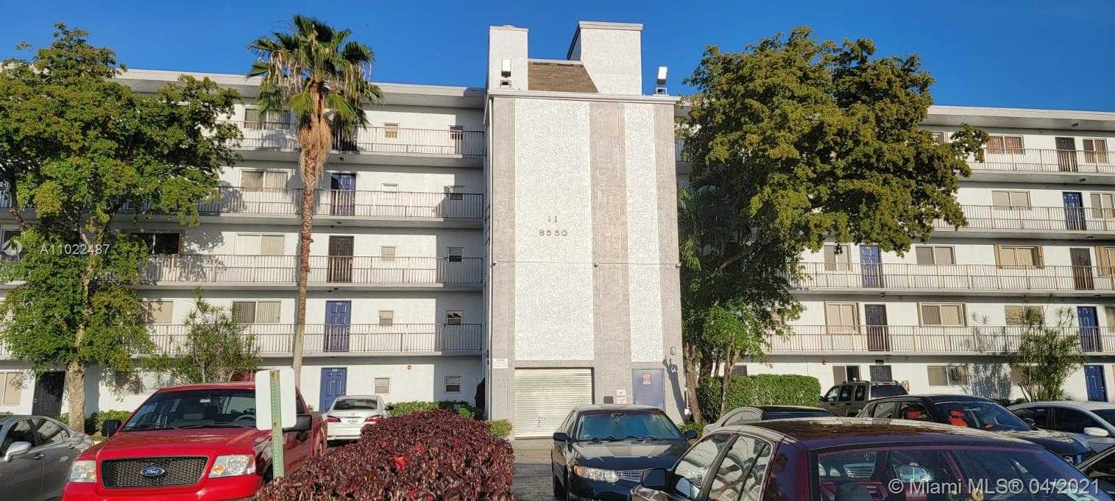 Small Image of 8550 NORTH SHERMAN CIR #104, Miramar Number 2
