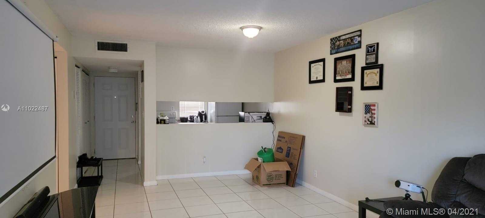 Small Image of 8550 NORTH SHERMAN CIR #104, Miramar Number 5