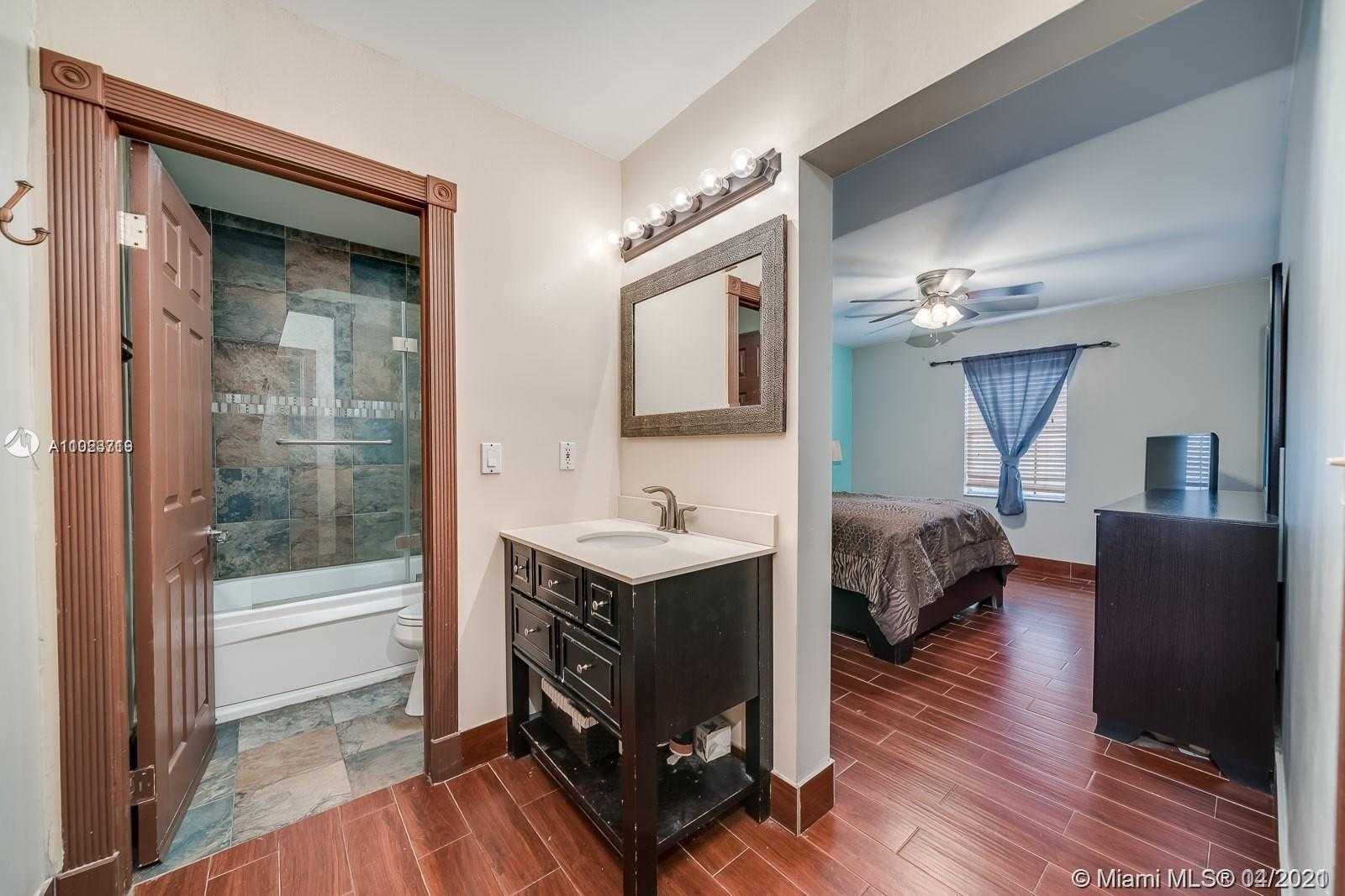 Small Image of 1926 TAYLOR ST, Hollywood Number 12