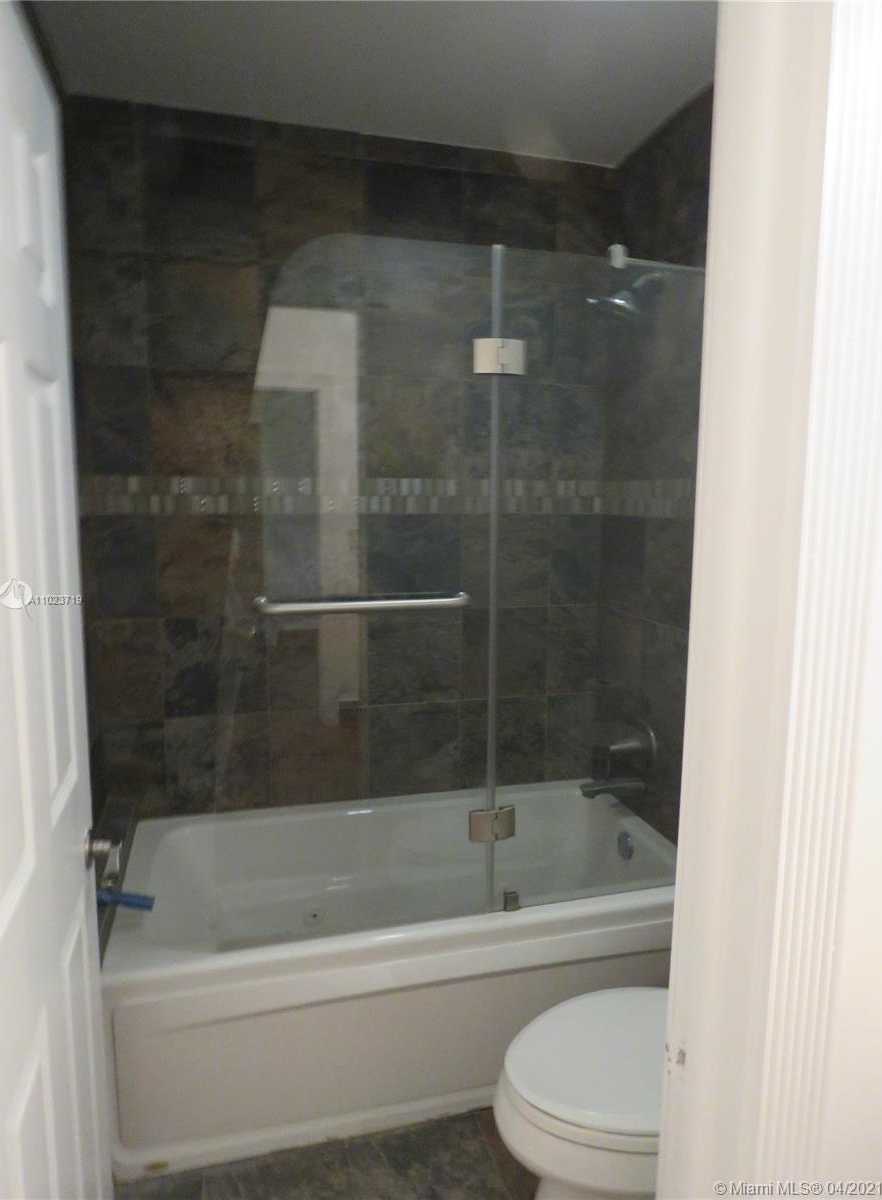 Small Image of 1926 TAYLOR ST, Hollywood Number 13