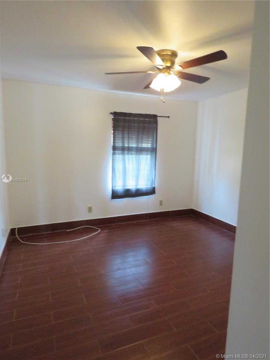 Small Image of 1926 TAYLOR ST, Hollywood Number 15