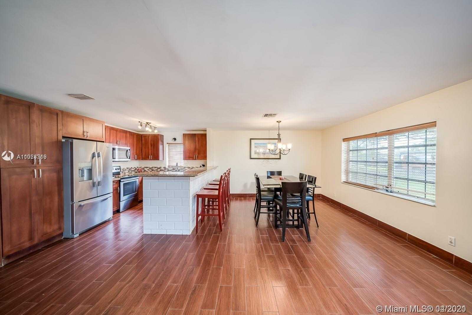 Small Image of 1926 TAYLOR ST, Hollywood Number 7