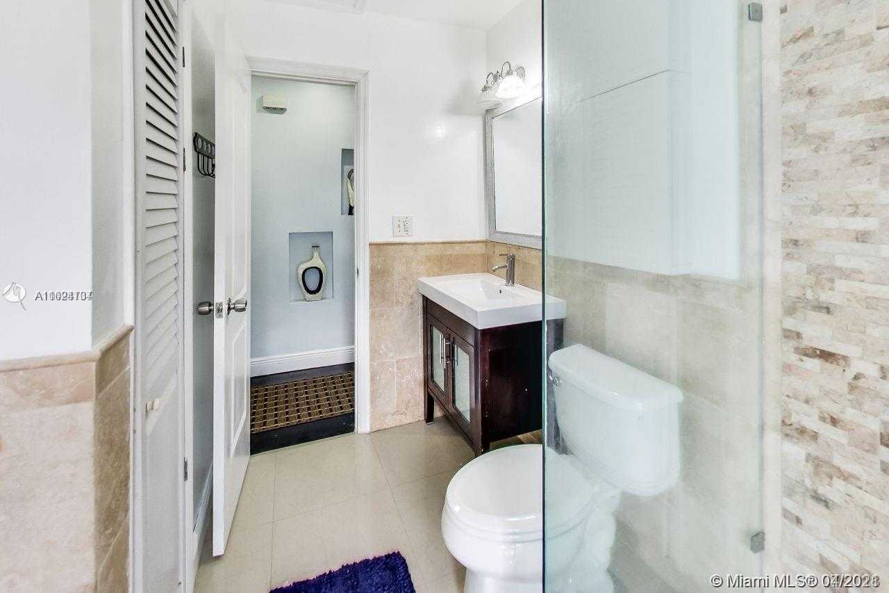 Small Image of 5321 SOUTH WEST 89TH CT, Miami Number 12