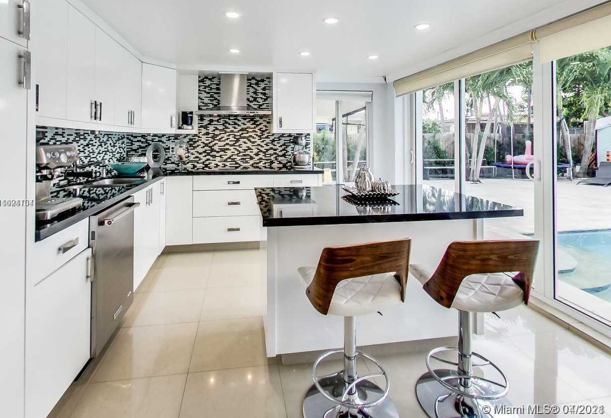 Small Image of 5321 SOUTH WEST 89TH CT, Miami Number 5