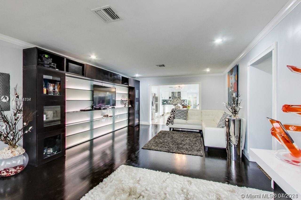Small Image of 5321 SOUTH WEST 89TH CT, Miami Number 7