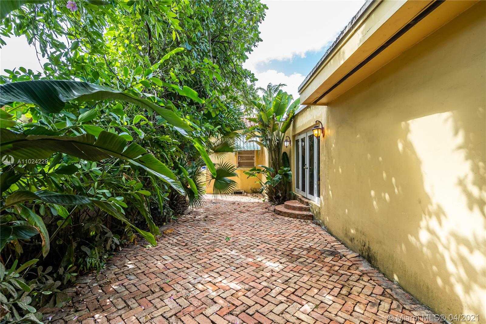 Small Image of 435 SOUTH WEST 30TH RD, Miami Number 16