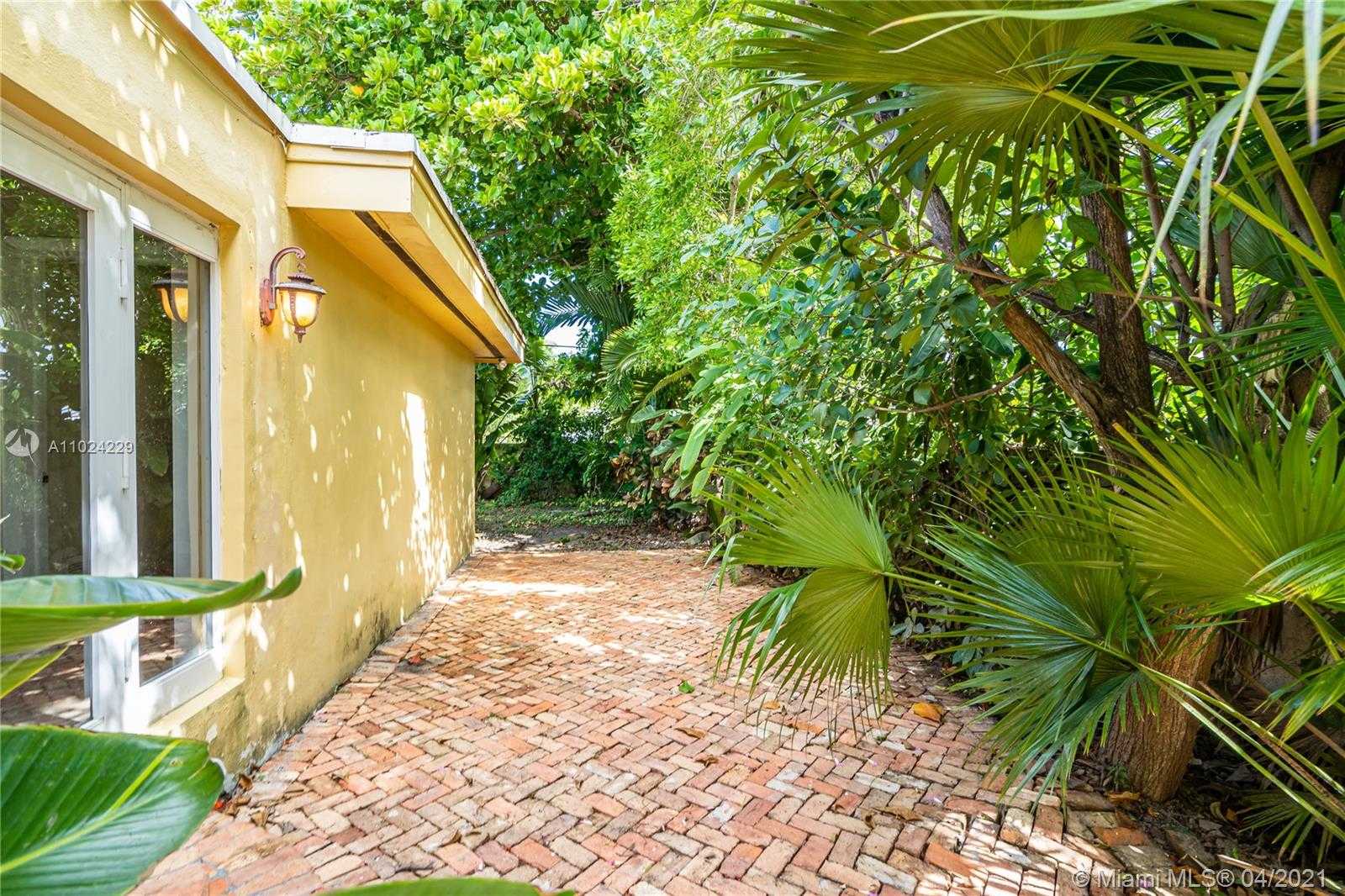 Small Image of 435 SOUTH WEST 30TH RD, Miami Number 17