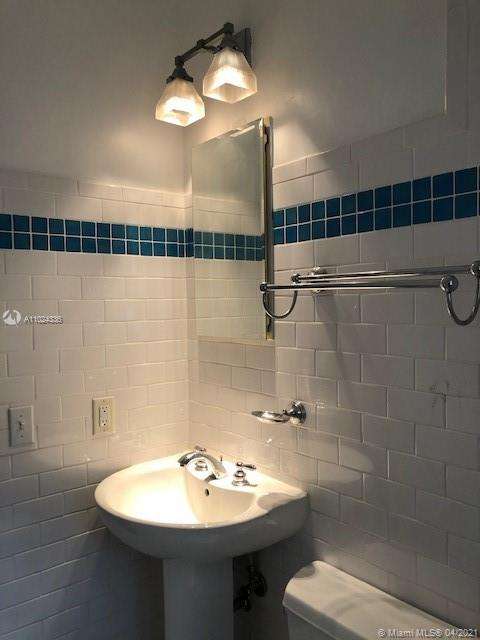 Small Image of 25 SAMANA DR, Coconut Grove Number 42