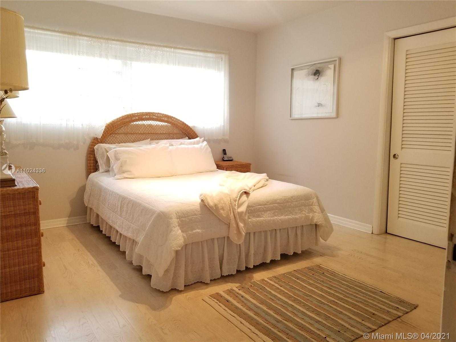 Small Image of 25 SAMANA DR, Coconut Grove Number 45