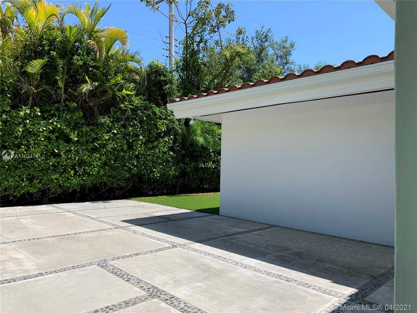 Small Image of 6675 RIVIERA DR, Coral Gables Number 10