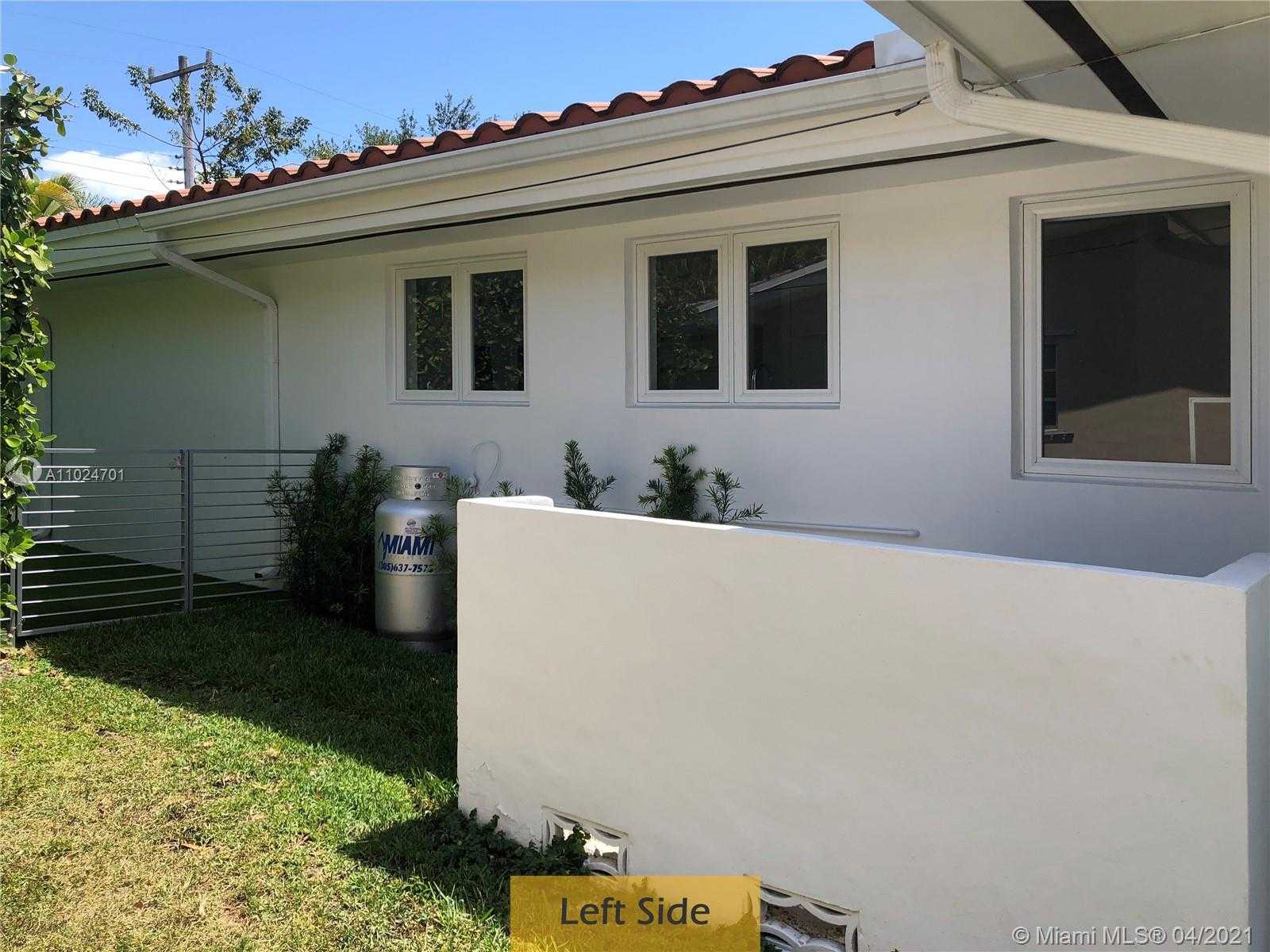 Small Image of 6675 RIVIERA DR, Coral Gables Number 11