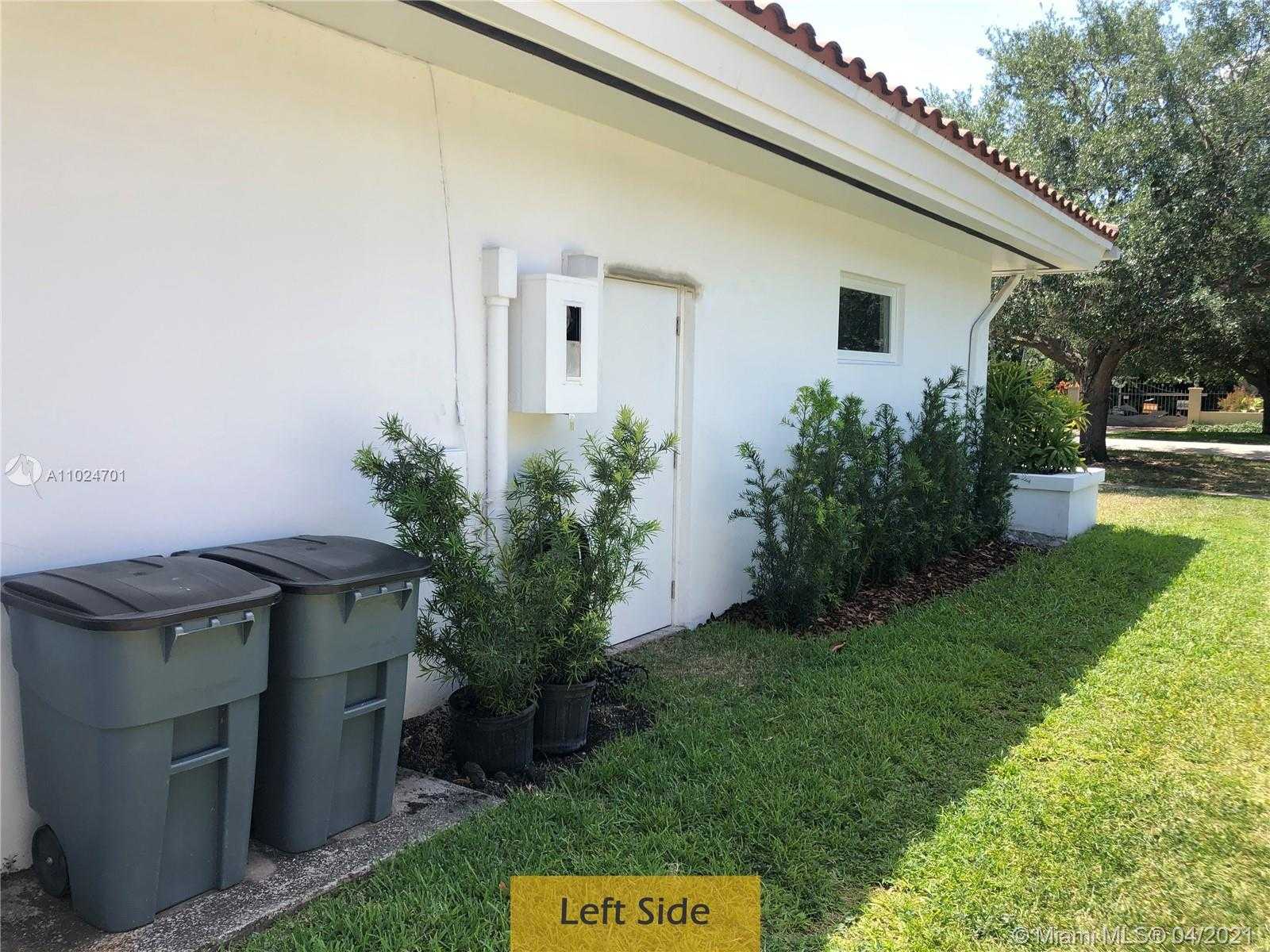 Small Image of 6675 RIVIERA DR, Coral Gables Number 12