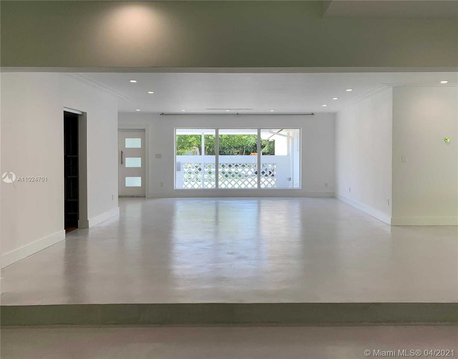 Small Image of 6675 RIVIERA DR, Coral Gables Number 18
