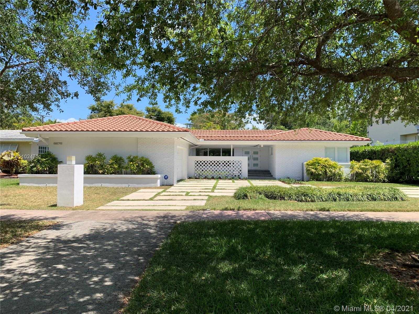 Small Image of 6675 RIVIERA DR, Coral Gables Number 2