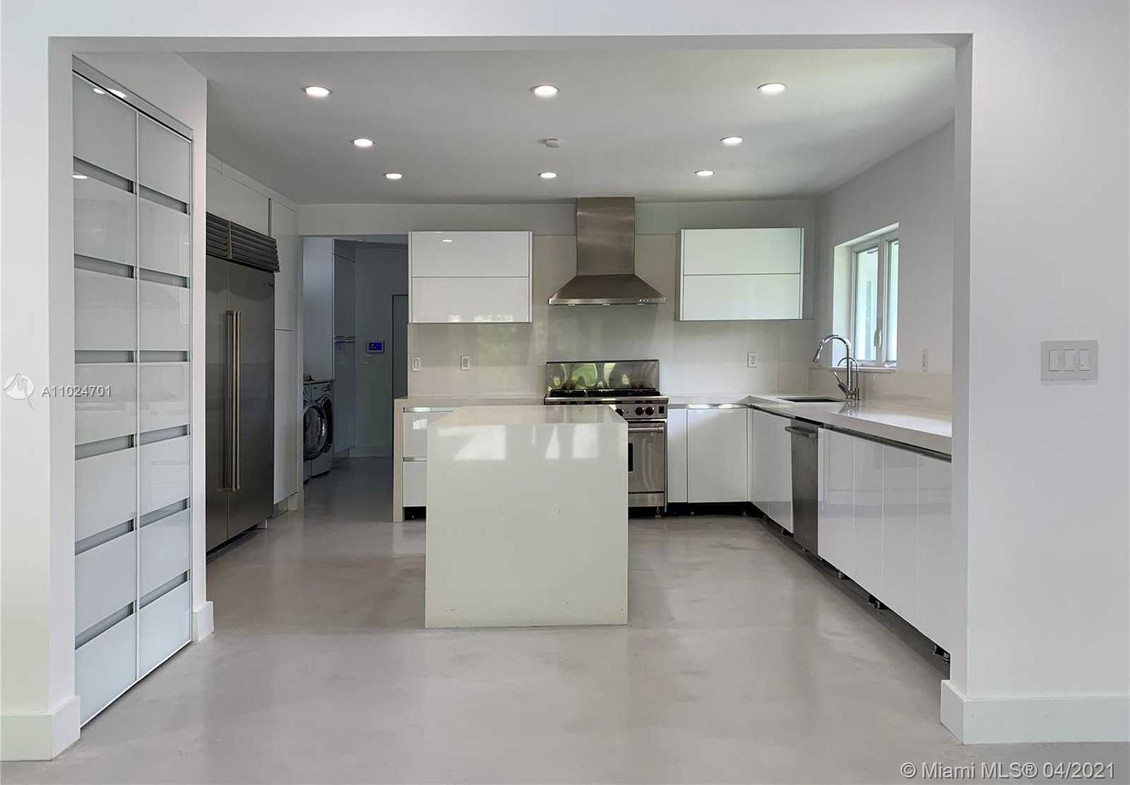 Small Image of 6675 RIVIERA DR, Coral Gables Number 20