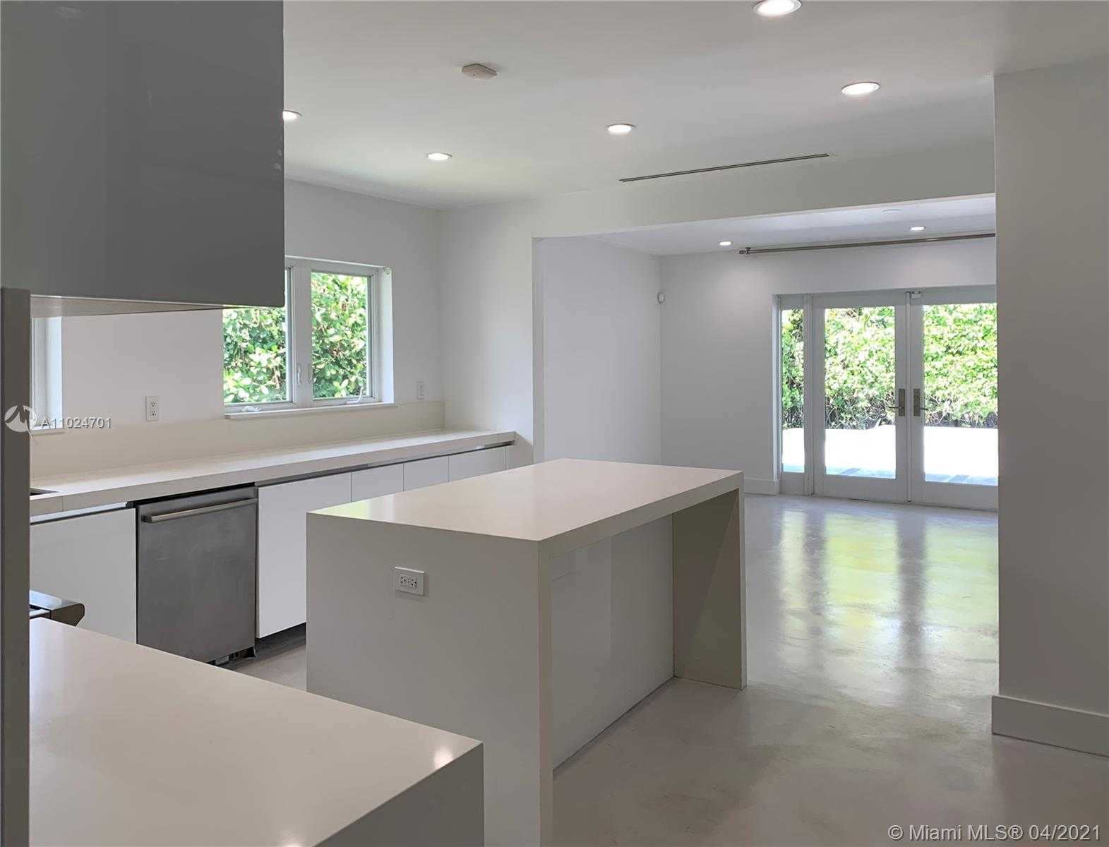Small Image of 6675 RIVIERA DR, Coral Gables Number 21