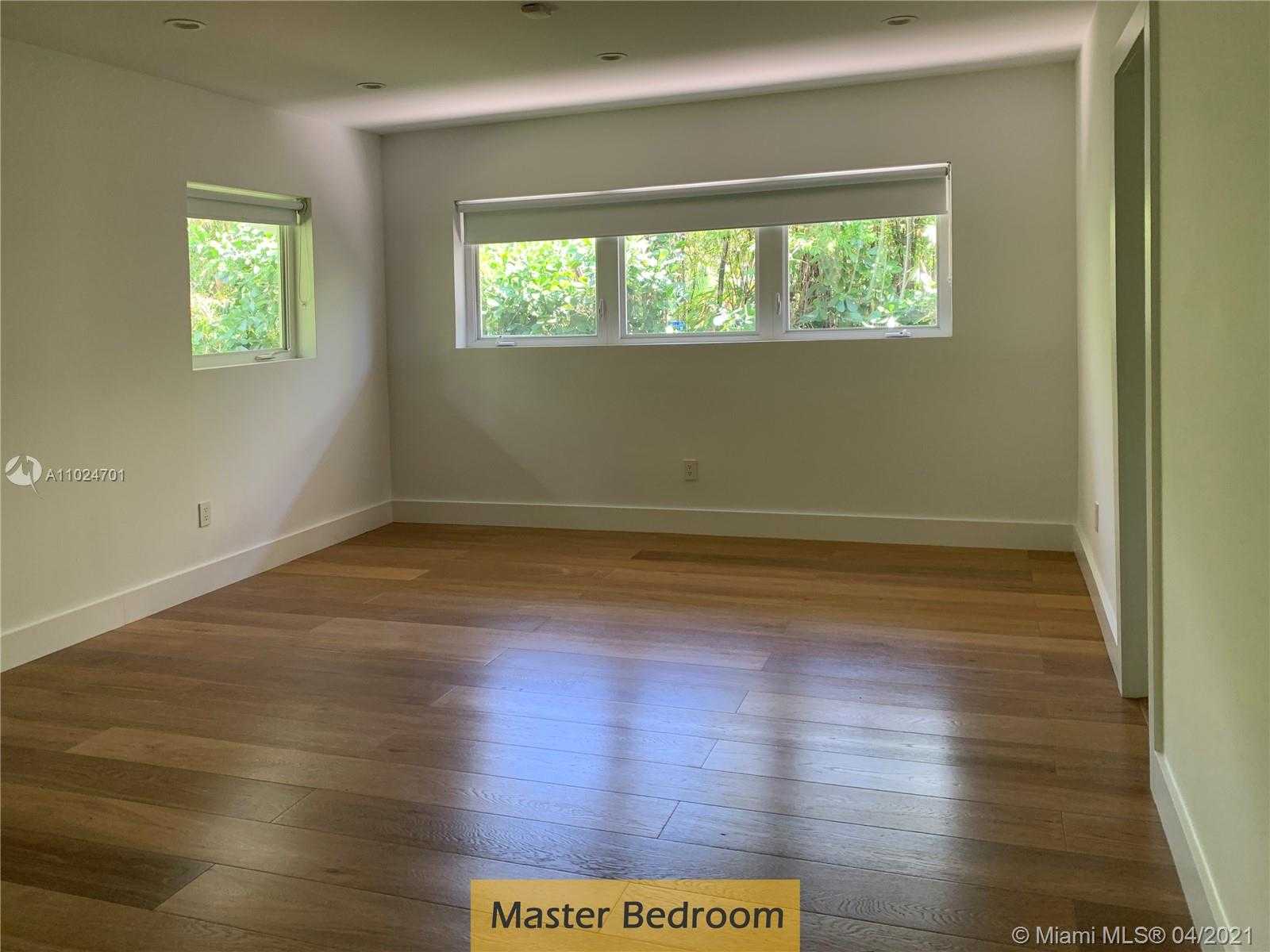 Small Image of 6675 RIVIERA DR, Coral Gables Number 23