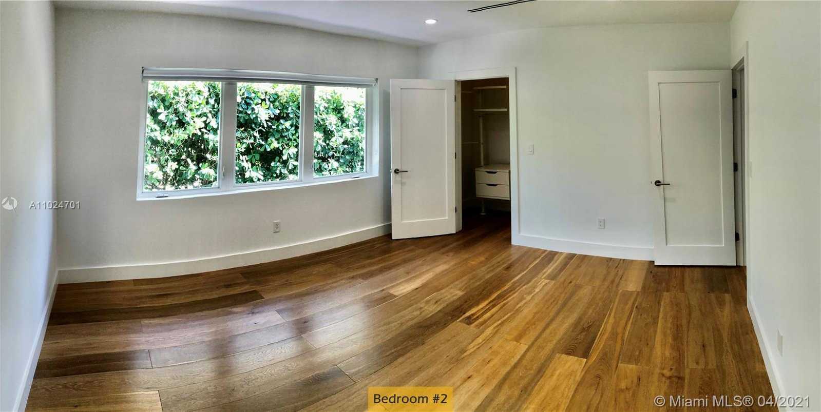Small Image of 6675 RIVIERA DR, Coral Gables Number 25