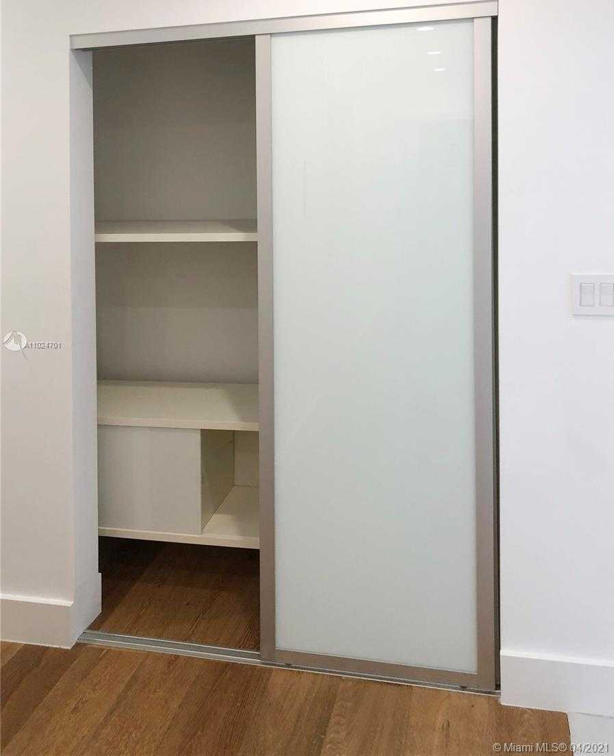 Small Image of 6675 RIVIERA DR, Coral Gables Number 30