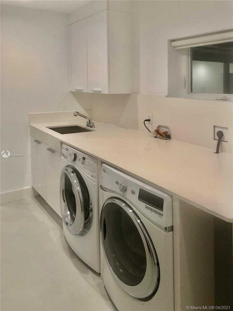 Small Image of 6675 RIVIERA DR, Coral Gables Number 35
