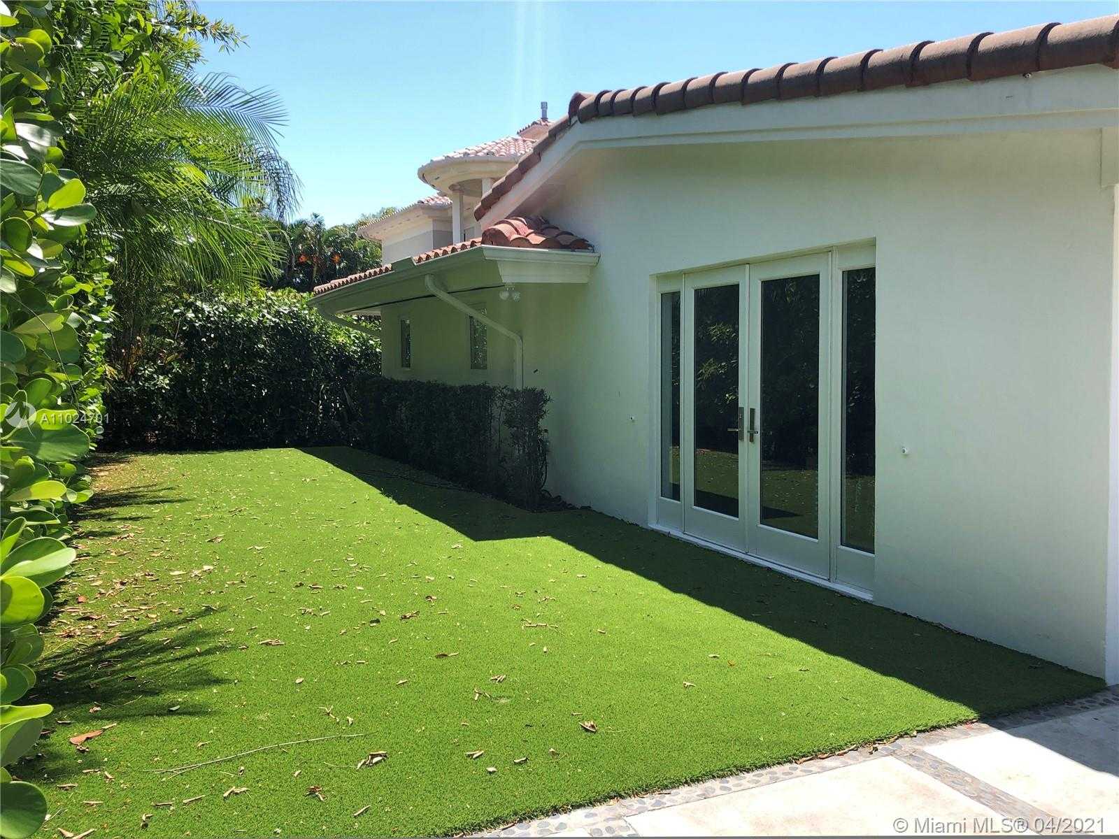 Small Image of 6675 RIVIERA DR, Coral Gables Number 6