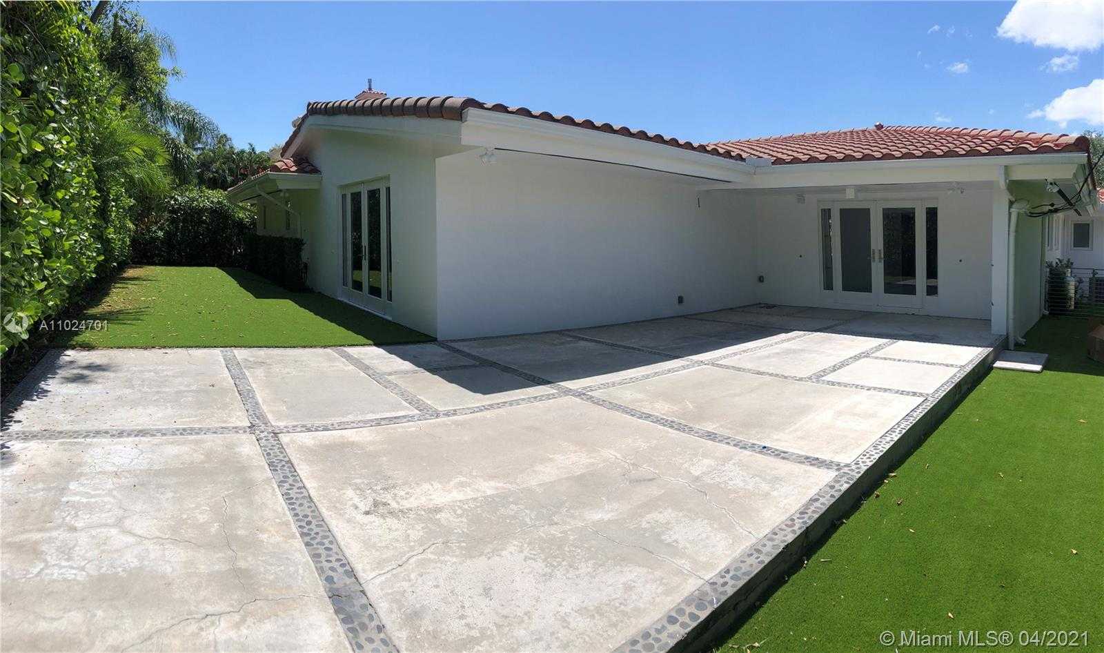 Small Image of 6675 RIVIERA DR, Coral Gables Number 9