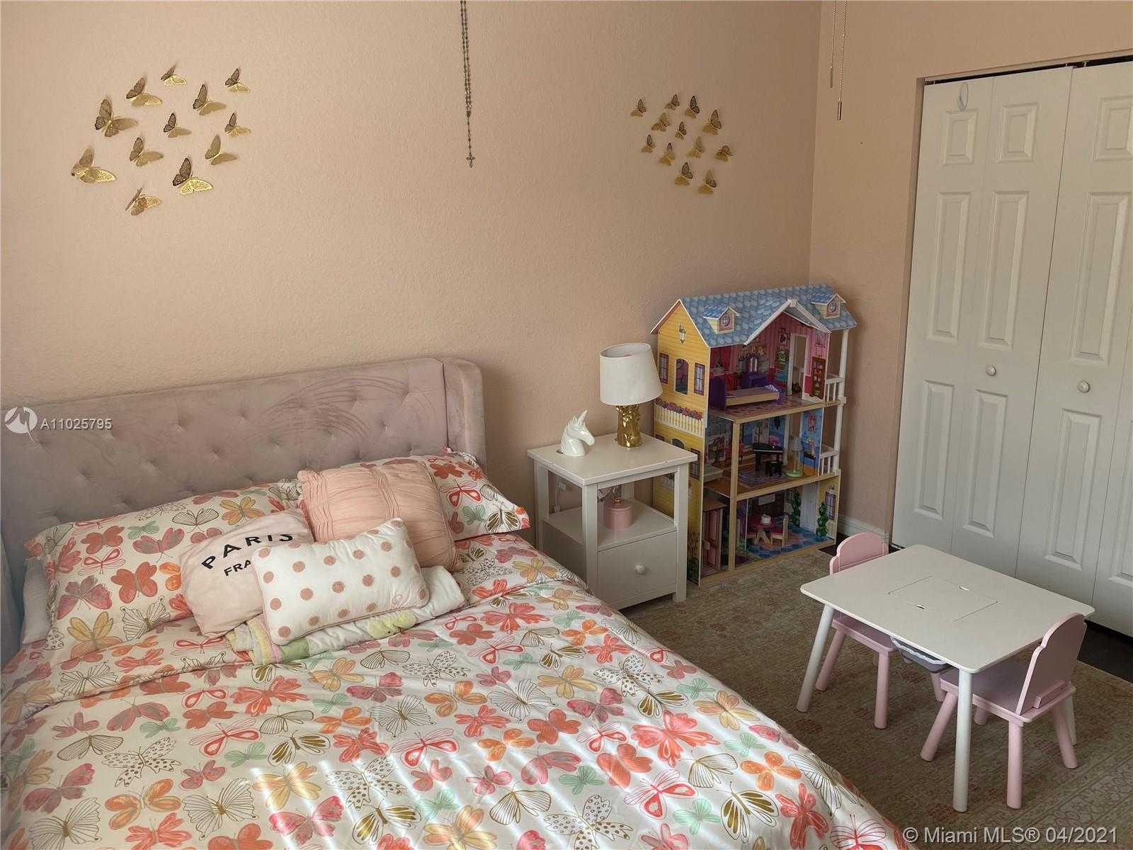 Small Image of 9054 SOUTH WEST 17TH CT, Miramar Number 25