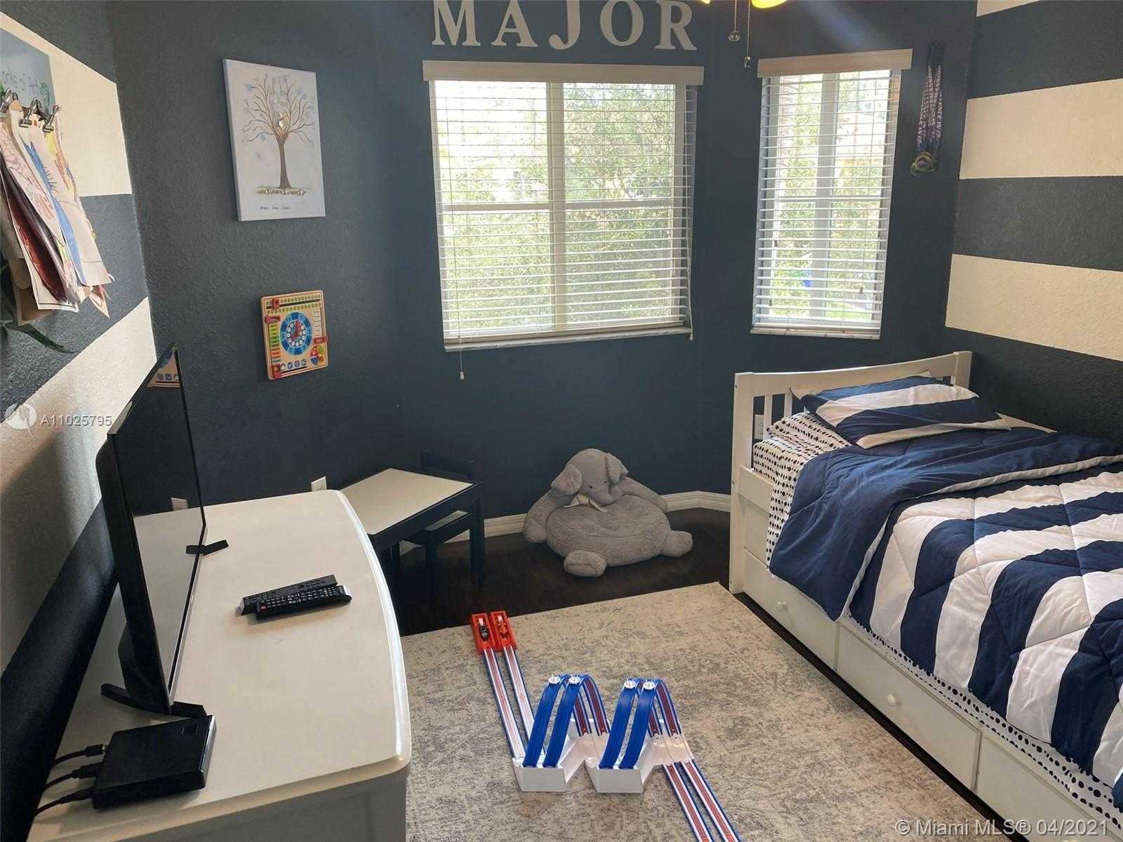 Small Image of 9054 SOUTH WEST 17TH CT, Miramar Number 29