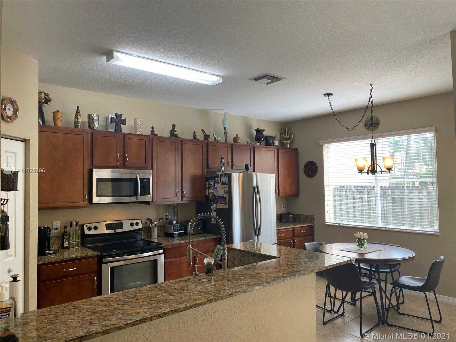 Small Image of 9054 SOUTH WEST 17TH CT, Miramar Number 4