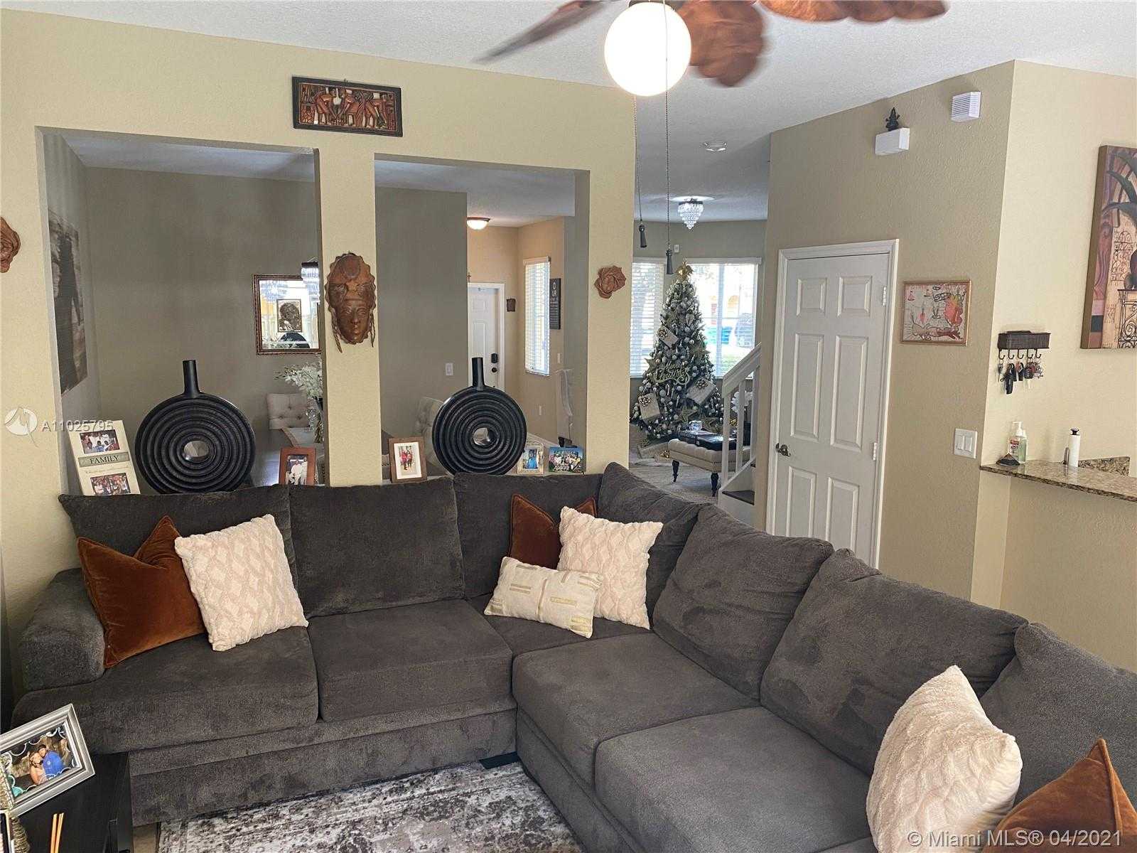 Small Image of 9054 SOUTH WEST 17TH CT, Miramar Number 5