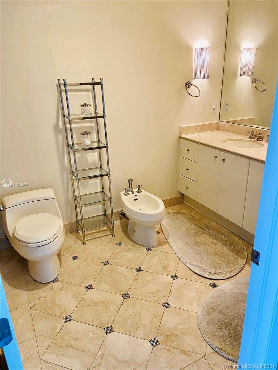 Small Image of 100 South Pointe Dr, Miami Beach, FL 33139, USA Number 12
