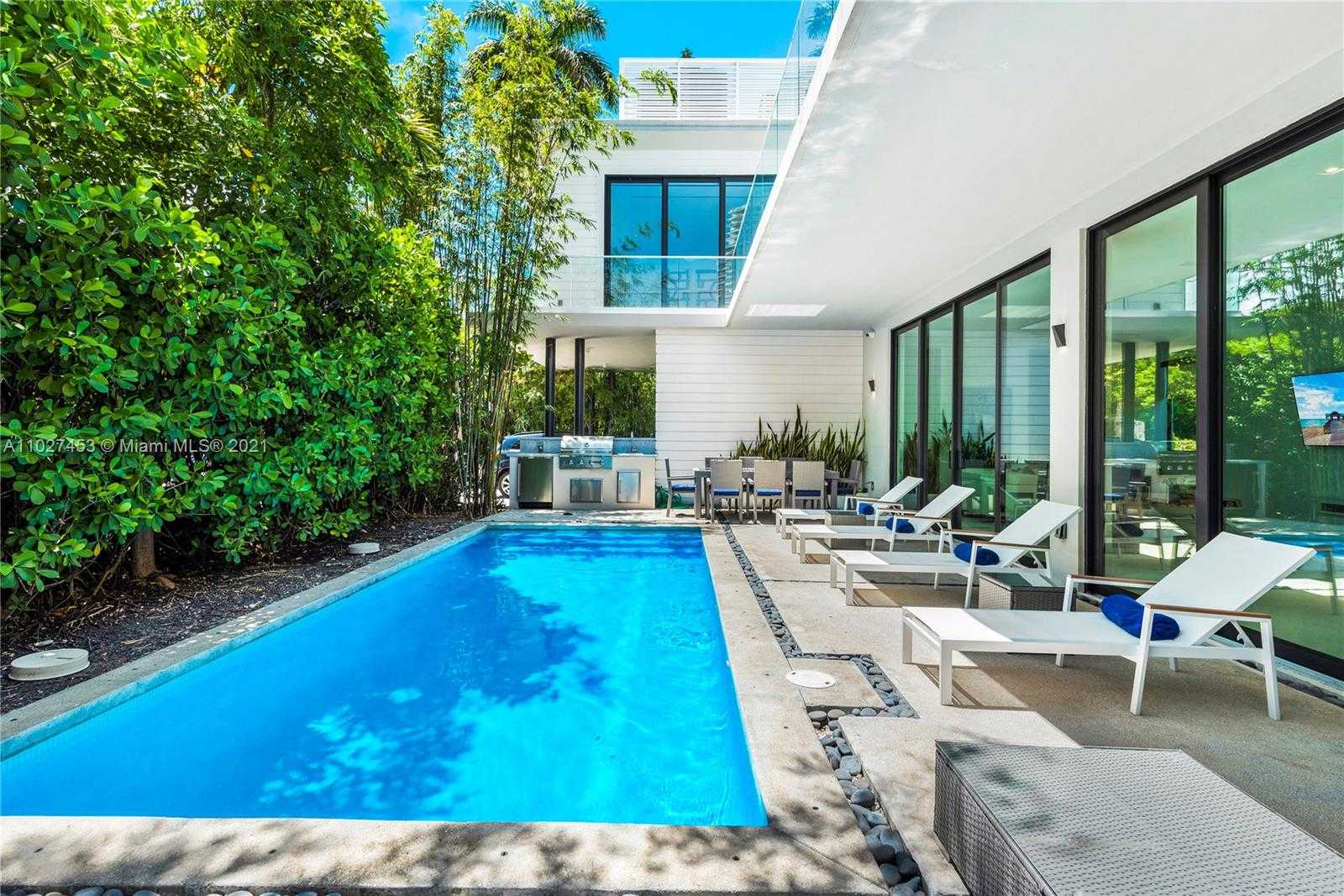 Small Image of 2140 SOUTH MIAMI AVE, Miami Number 2