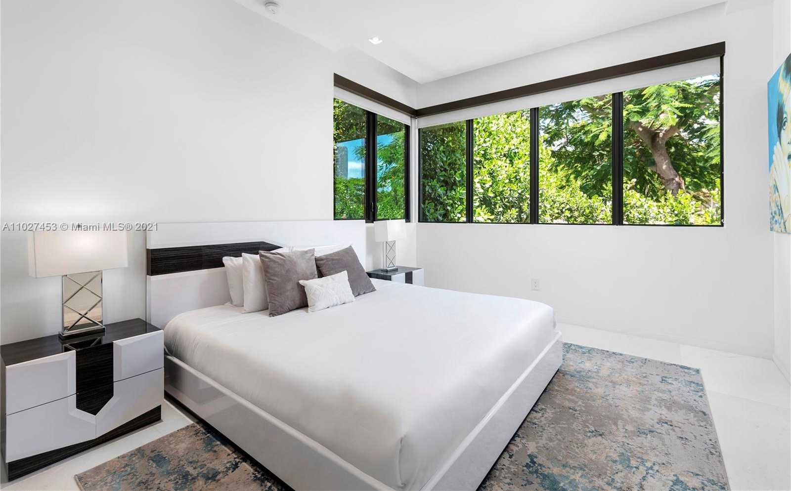 Small Image of 2140 SOUTH MIAMI AVE, Miami Number 21