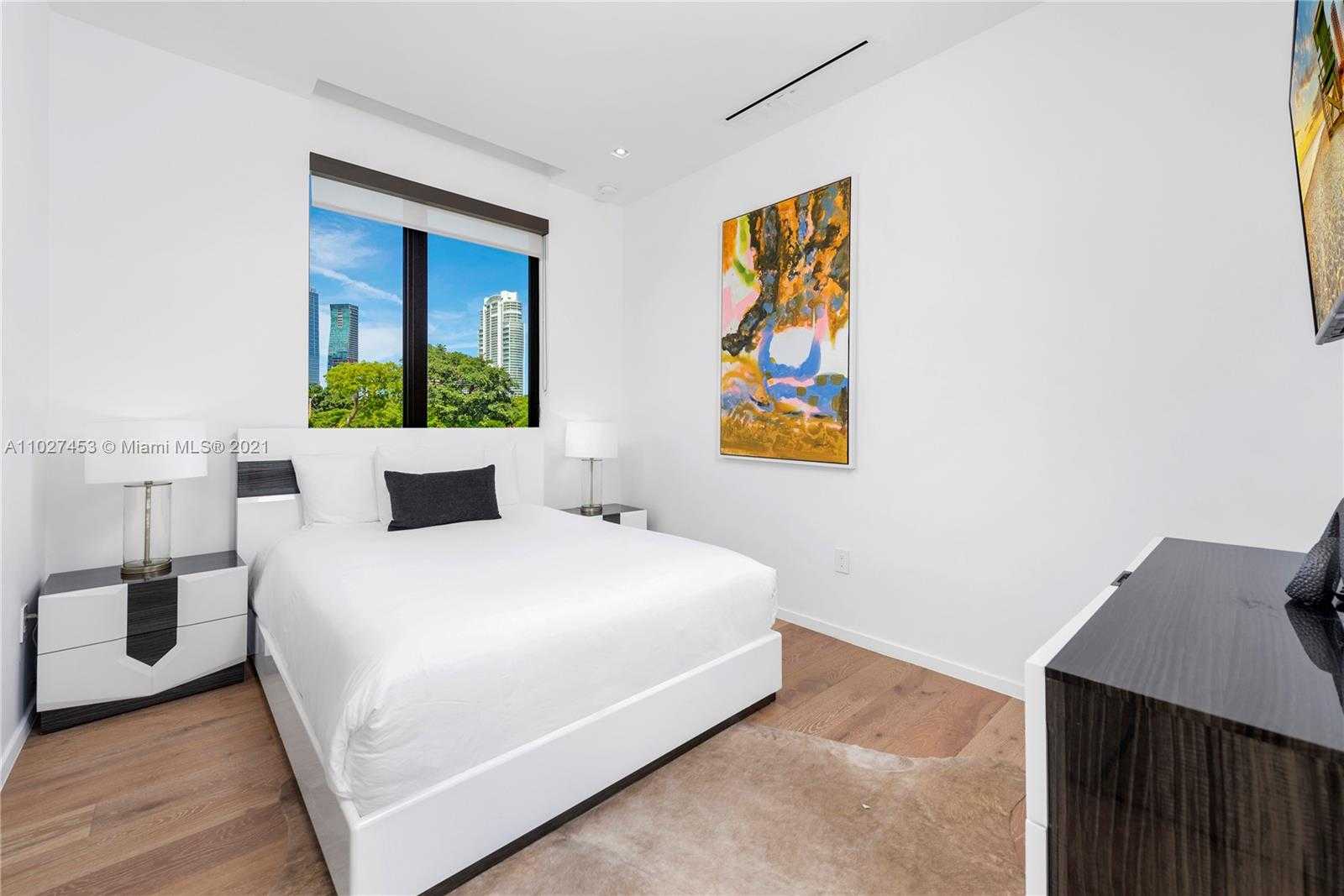 Small Image of 2140 SOUTH MIAMI AVE, Miami Number 23