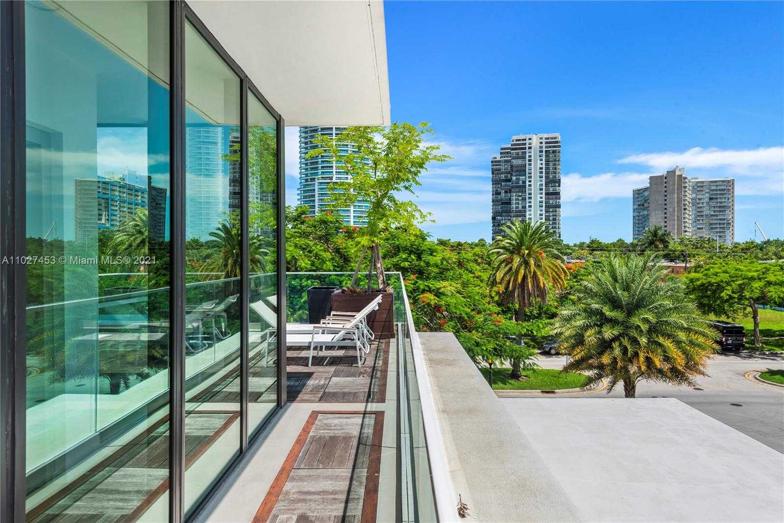 Small Image of 2140 SOUTH MIAMI AVE, Miami Number 4