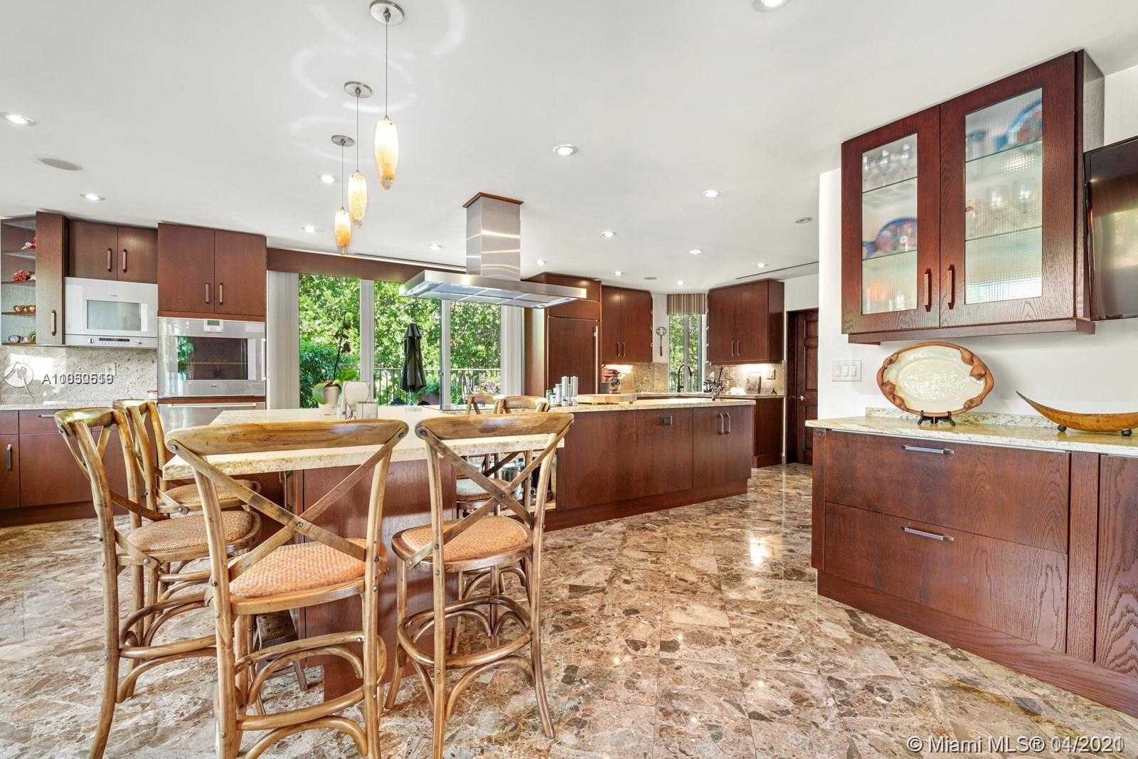 Small Image of 251 CRANDON BLVD #TH160, Key Biscayne Number 7