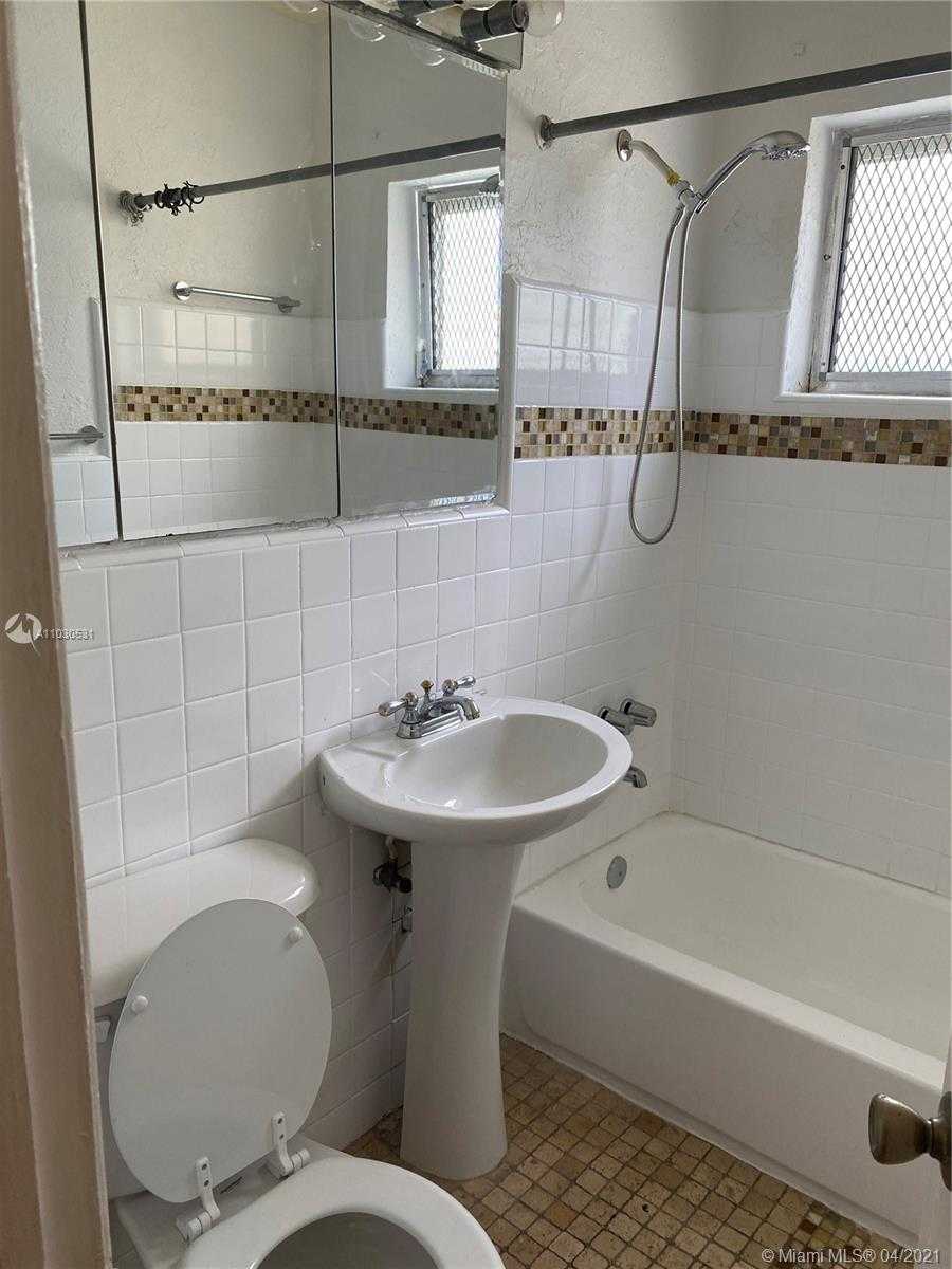 Small Image of 3463 PERCIVAL AVE, Miami Number 10