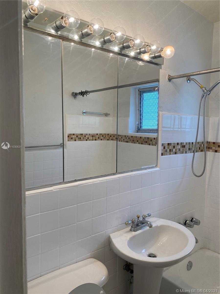 Small Image of 3463 PERCIVAL AVE, Miami Number 11